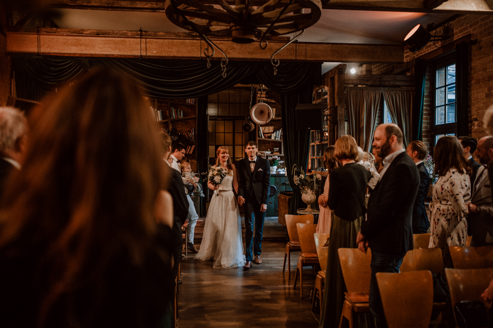 Hochzeit Berlin Old Smithys Dizzle Urban wedding Lionheart Wedding 072 - Lisa & Steffen - Old Smithy`s Dizzle