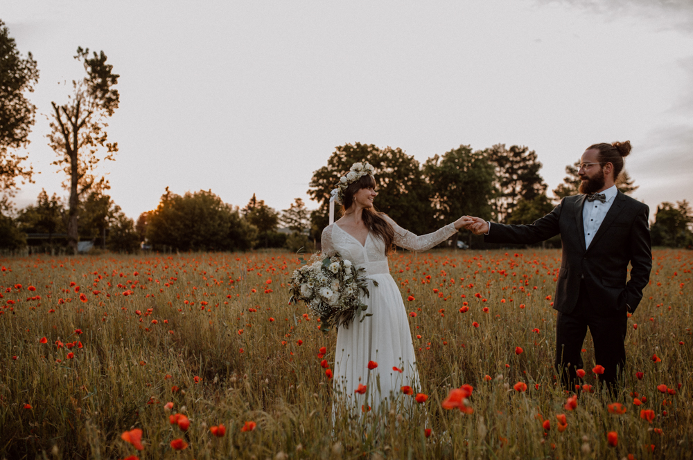 Brautpaar Shooting Mohnfeld AfterWedding BOHO Berlin 2022 004 - Ulrike & Fabi After Wedding Shooting Mohnfeld