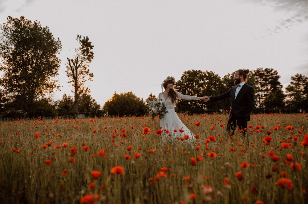 Brautpaar Shooting Mohnfeld AfterWedding BOHO Berlin 2022 005 - Ulrike & Fabi After Wedding Shooting Mohnfeld