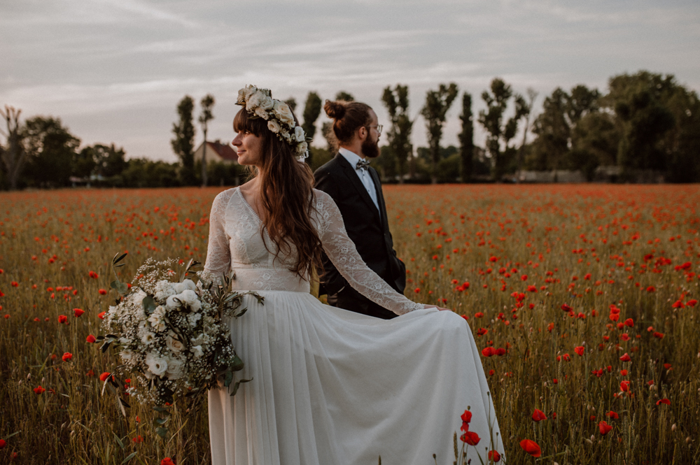 Brautpaar Shooting Mohnfeld AfterWedding BOHO Berlin 2022 007 - Ulrike & Fabi After Wedding Shooting Mohnfeld