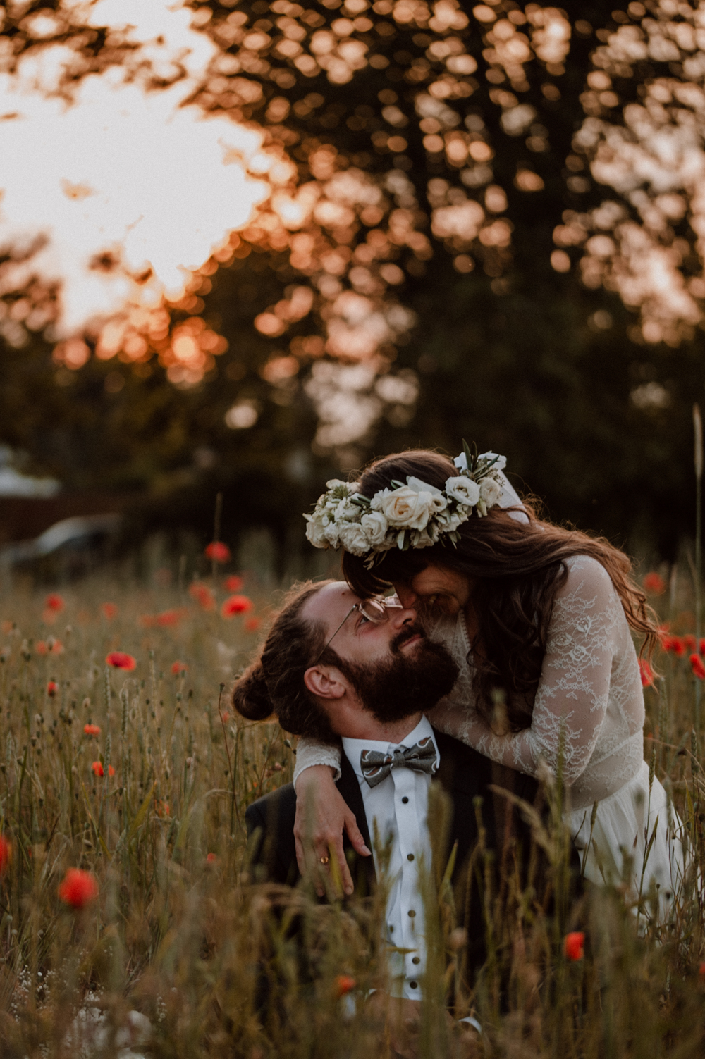 Brautpaar Shooting Mohnfeld AfterWedding BOHO Berlin 2022 016 - Ulrike & Fabi After Wedding Shooting Mohnfeld