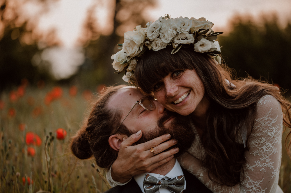 Brautpaar Shooting Mohnfeld AfterWedding BOHO Berlin 2022 018 - Ulrike & Fabi After Wedding Shooting Mohnfeld