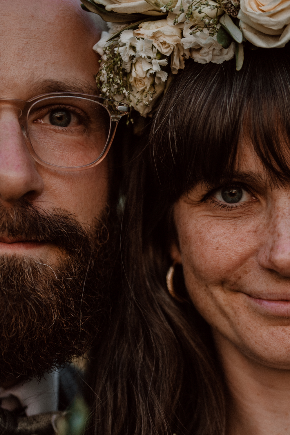 Brautpaar Shooting Mohnfeld AfterWedding BOHO Berlin 2022 028 - Ulrike & Fabi After Wedding Shooting Mohnfeld