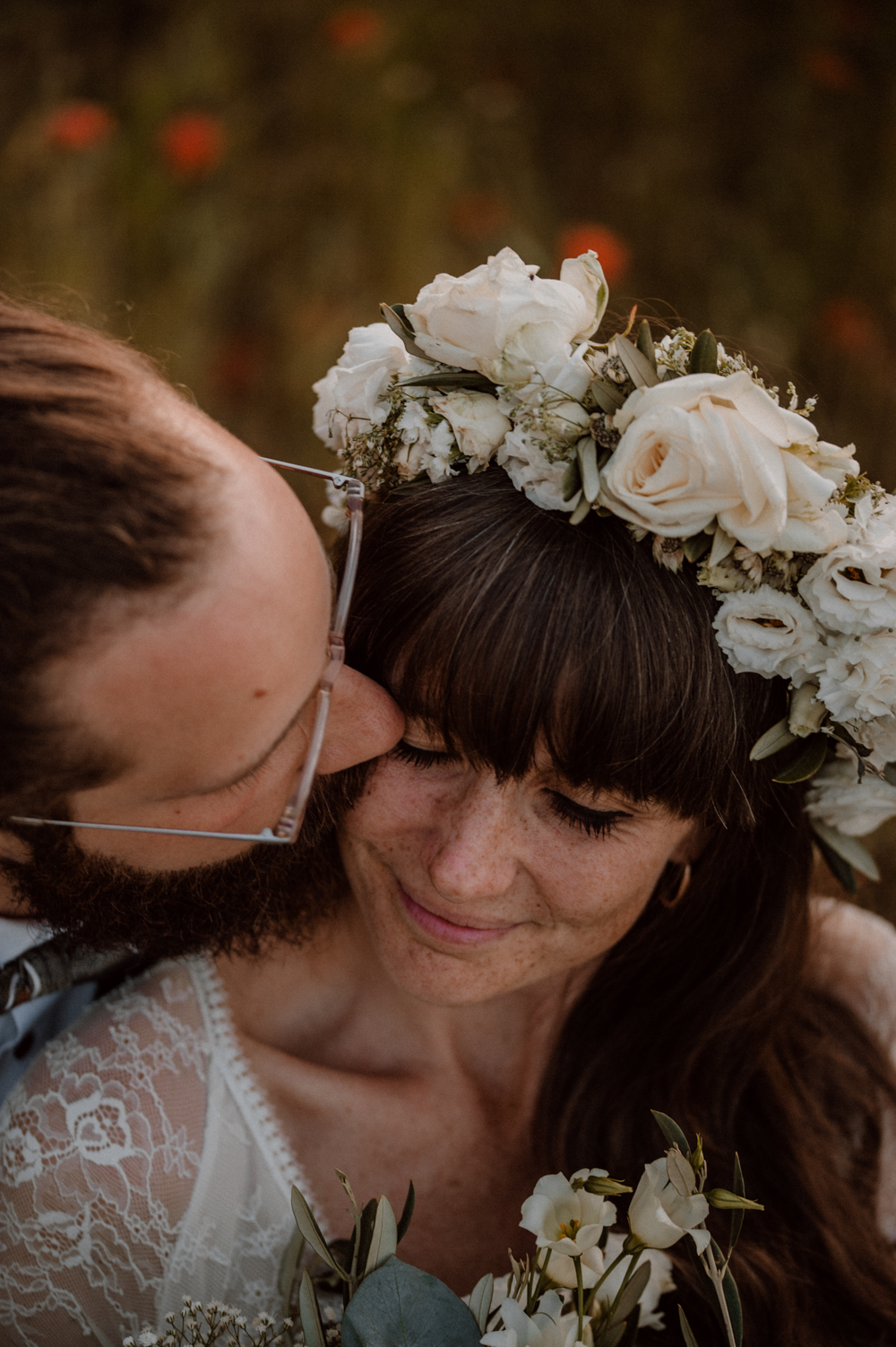 Brautpaar Shooting Mohnfeld AfterWedding BOHO Berlin 2022 037 - Ulrike & Fabi After Wedding Shooting Mohnfeld