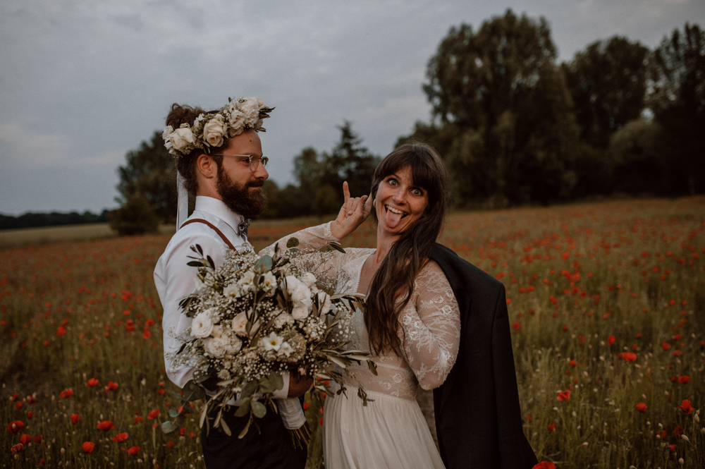 Brautpaar Shooting Mohnfeld AfterWedding BOHO Berlin 2022 048 - Ulrike & Fabi After Wedding Shooting Mohnfeld